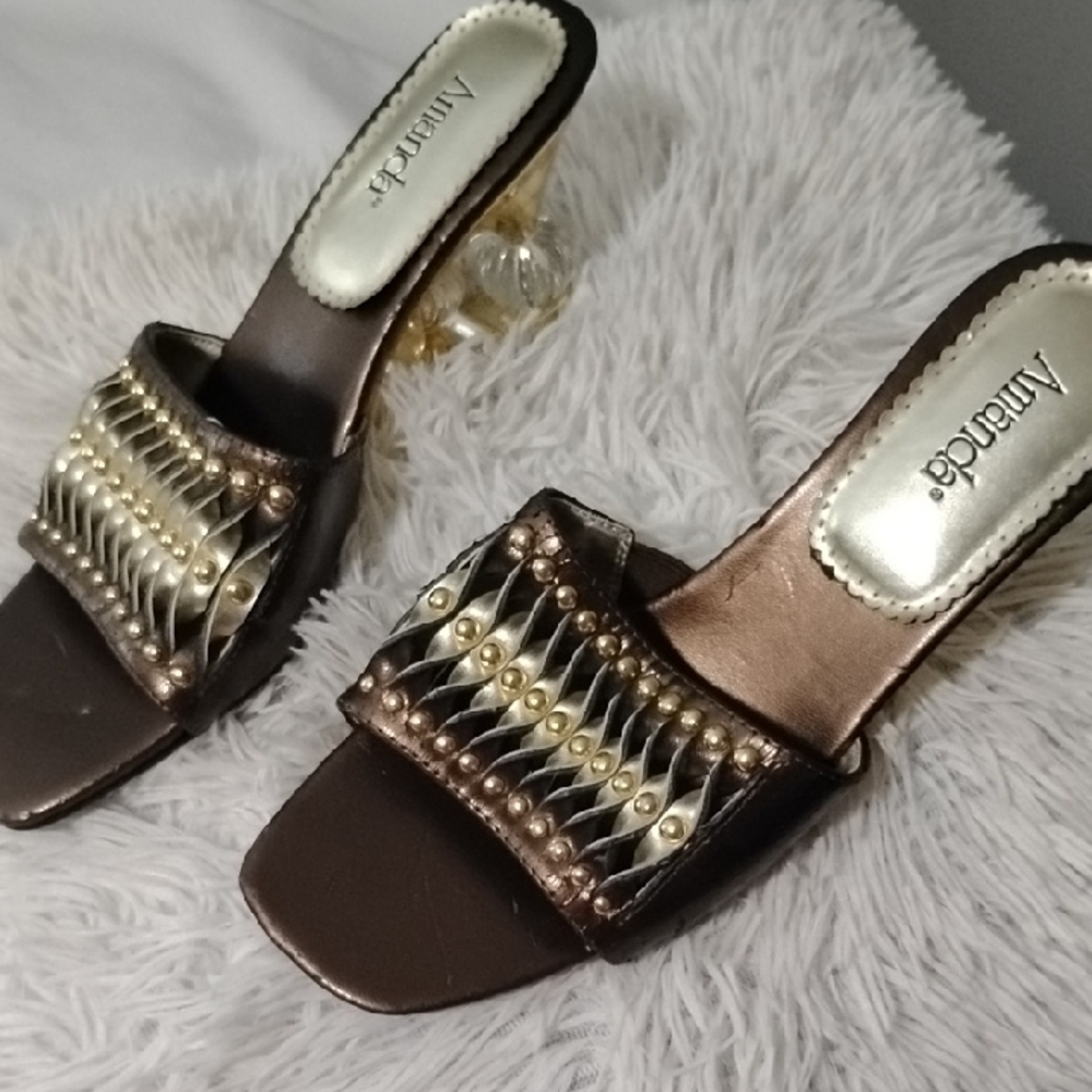 AMANDA SIZE 8M Brown and Gold Women's Kitten Heels